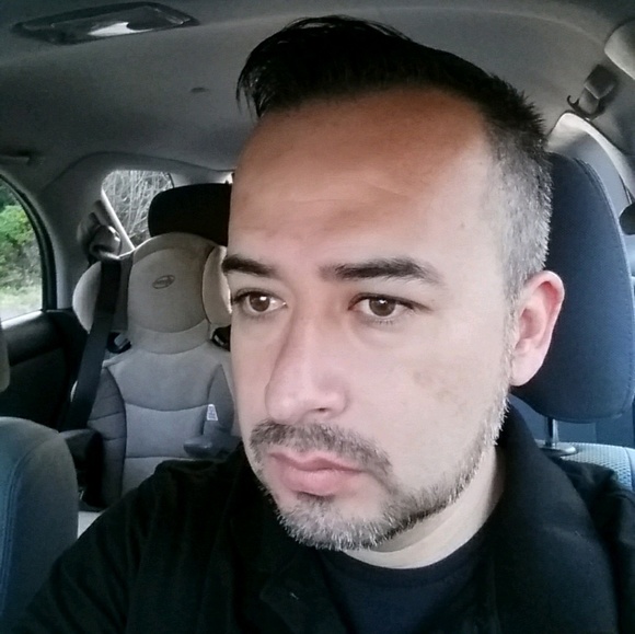 Profile Picture of Walter Gonzalez (@waltergt78) on Poshmark