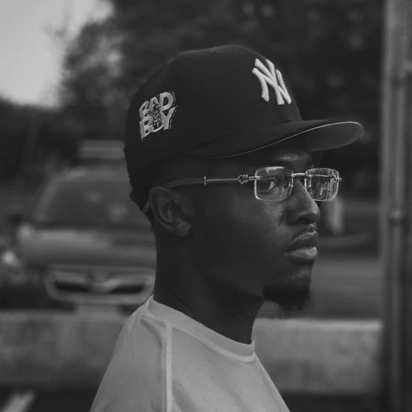 Profile Picture of Deloni Wright (@tylerwood43) on Poshmark