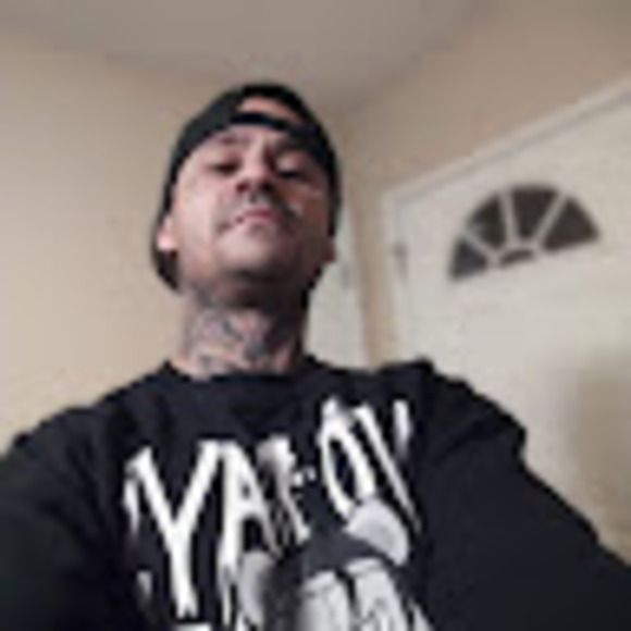 Profile Picture of Adam Melvin (@melvinadam6) on Poshmark