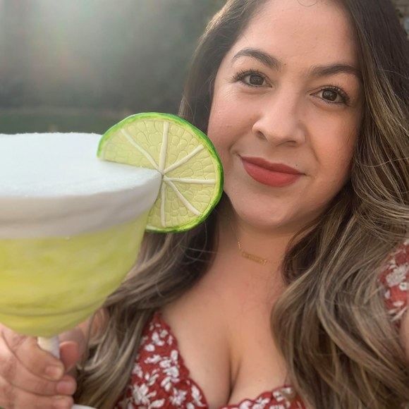 Profile Picture of Arlene Chilin (@ibchilin) on Poshmark