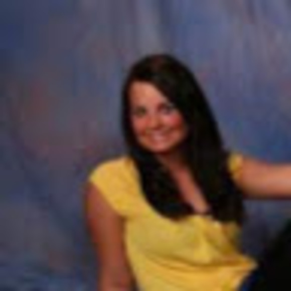 Profile Picture of Haley Keaton (@haley_keaton) on Poshmark