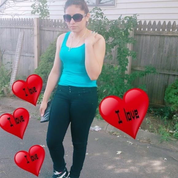 Profile Picture of Sol Ramirez (@solramirez061) on Poshmark