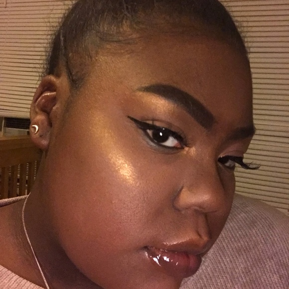 Profile Picture of Fina Gachelin (@fine_fina) on Poshmark