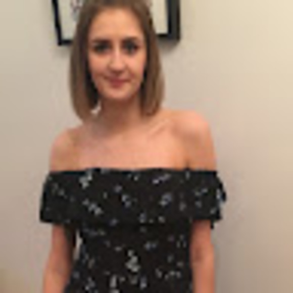 Profile Picture of Ruby Smith (@rubyyjsmith) on Poshmark