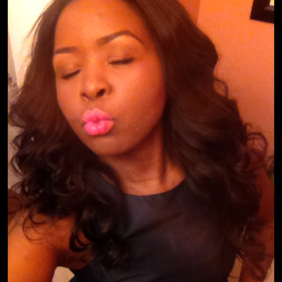 Profile Picture of Evelyn Yango (@eyango) on Poshmark