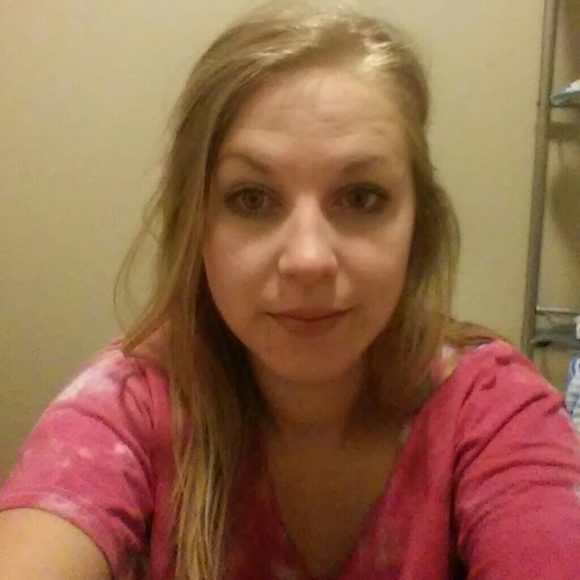 Profile Picture of Quinn Micklewright (@quinnm90) on Poshmark