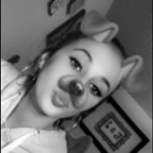 Profile Picture of Trinity Schlegel (@trinityschlegel) on Poshmark