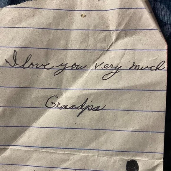 Profile Picture of Destinee Armagost (@cris12des) on Poshmark