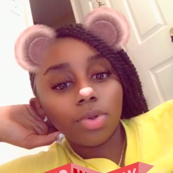 Profile Picture of Seaniya Adams-giddens (@seaniya21) on Poshmark