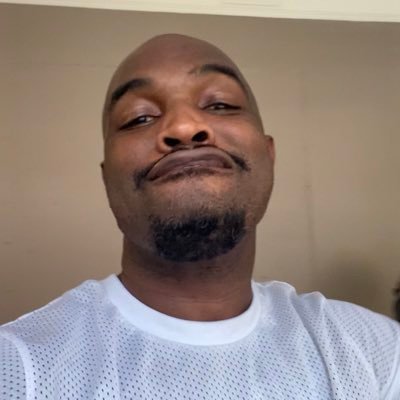 Profile Picture of KEN MARCELLE (@AWLFBK) on Twitter