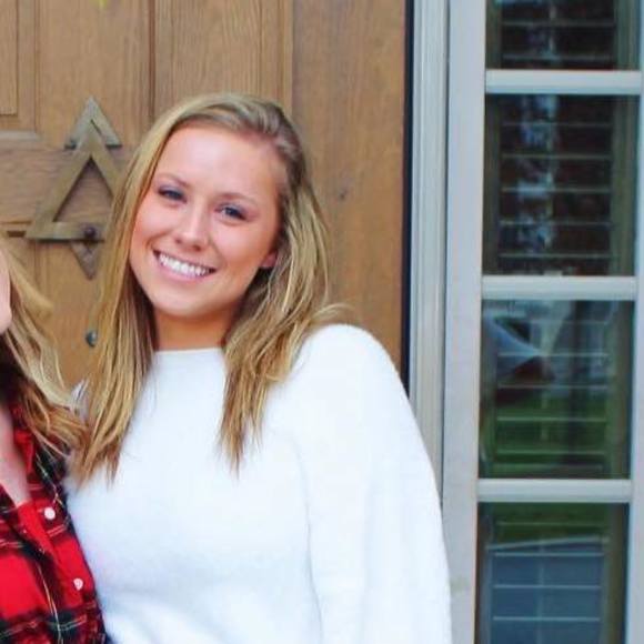 Profile Picture of Aimee Fowler (@aimeefowler272) on Poshmark