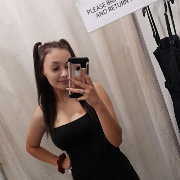 Louise Staines - Poshmark Profile Picture of Louise Staines (@louisestaines) on Poshmark