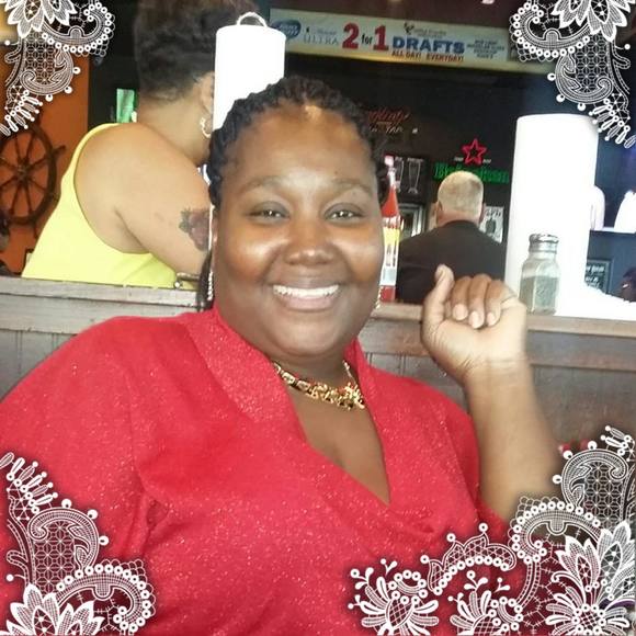 Profile Picture of Frankie Holmes (@frankieholme419) on Poshmark