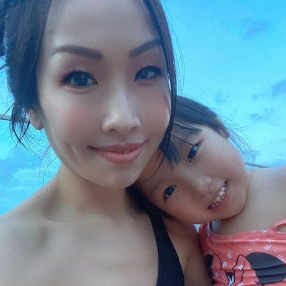 Profile Picture of Chloe Usamanont (@ppchloe) on Poshmark