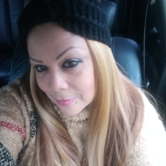 Profile Picture of Delia Alicea (@deliaalicea) on Poshmark
