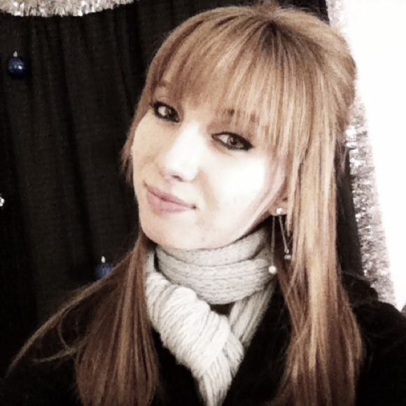 Profile Picture of Stacey Mullins (@stace1290) on Poshmark