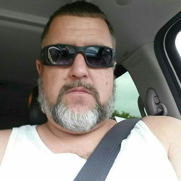 Frank Cannon - Poshmark Profile Picture of Frank Cannon (@crumbs42) on Poshmark