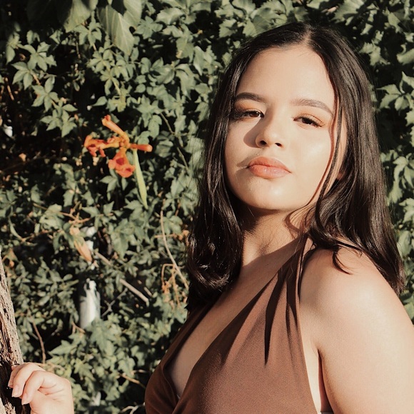 Profile Picture of Rebecca Candelaria (@ecbca) on Poshmark