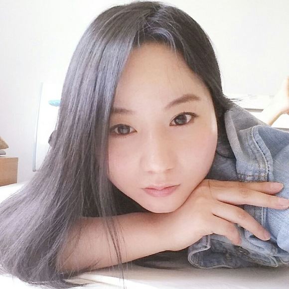Profile Picture of Lily Liu (@lliu105) on Poshmark