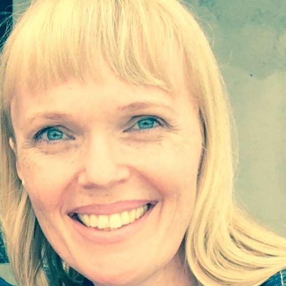 Profile Picture of Eva Phillips (@findus) on Poshmark