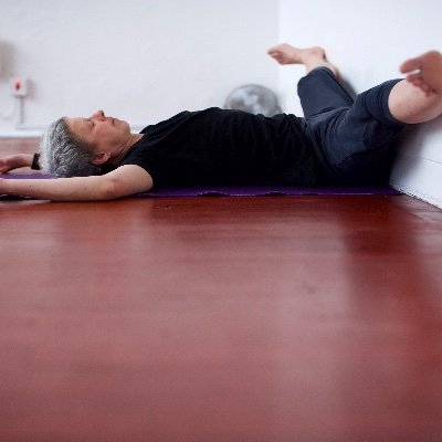 Profile Picture of Amanda Wright (@AmandaWYoga) on Twitter