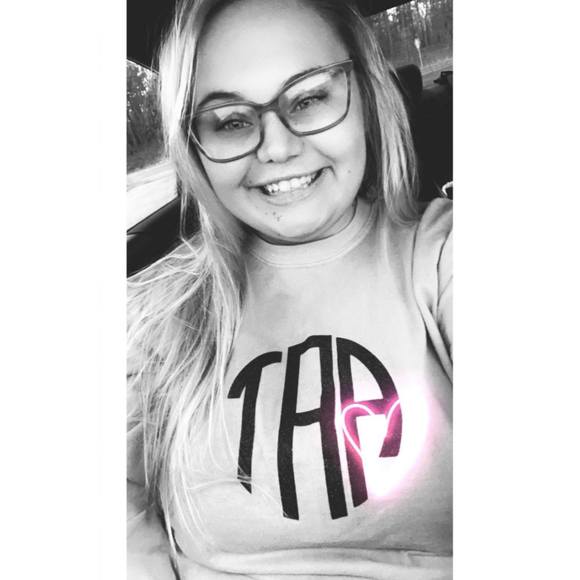 Profile Picture of Audrey Thomas (@audreyylynn4) on Poshmark