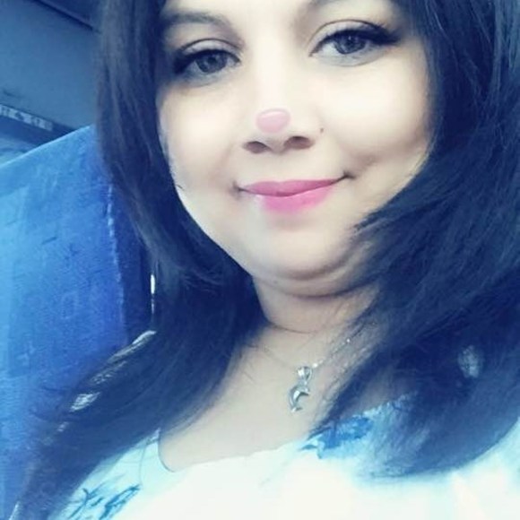 Profile Picture of Florecita roja Violetta (@fvioletta) on Poshmark