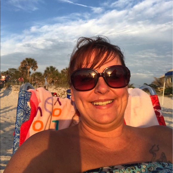 Profile Photo of Stacy Huff (@nurse1stacy) on Poshmark