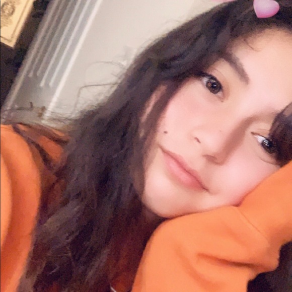 Profile Picture of Jada Ruzek (@jadaruzek) on Poshmark