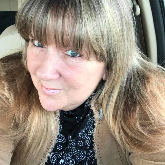 Profile Picture of Vicki Snyder (@vickisnyder61) on Poshmark