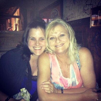 Profile Picture of Mandy Sinnet (@hippie1109) on Twitter