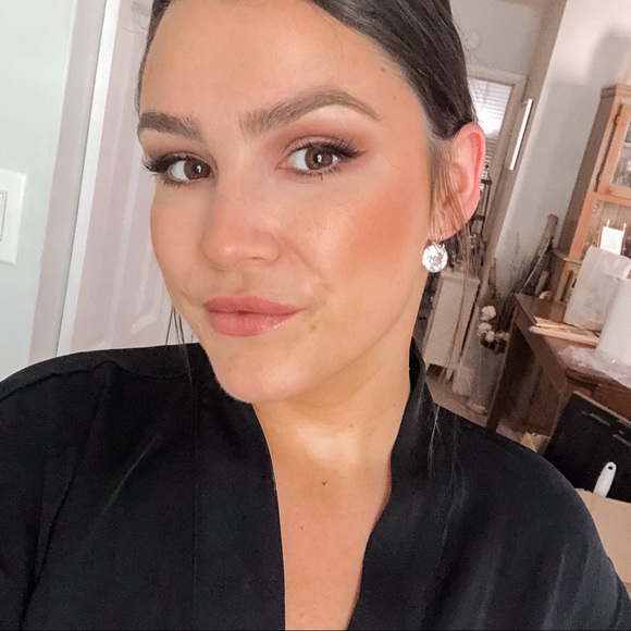 Sloane Sweazey - Poshmark Profile Picture of Sloane Sweazey (@sloanesweazey) on Poshmark