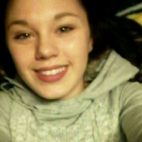 Profile Picture of Cidney Norlund-dewitt (@cidneynd) on Poshmark