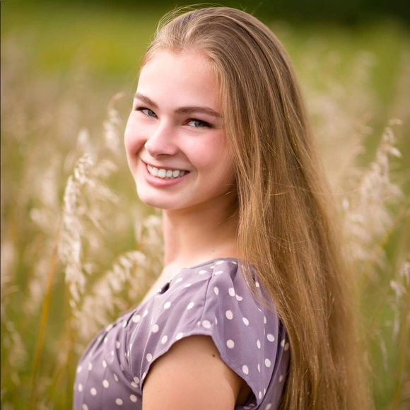 Profile Picture of Sarah Tegart (@stegart) on Poshmark