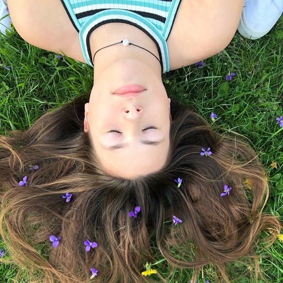 Profile Picture of Isabella Crosby (@izzycrosby12) on Poshmark