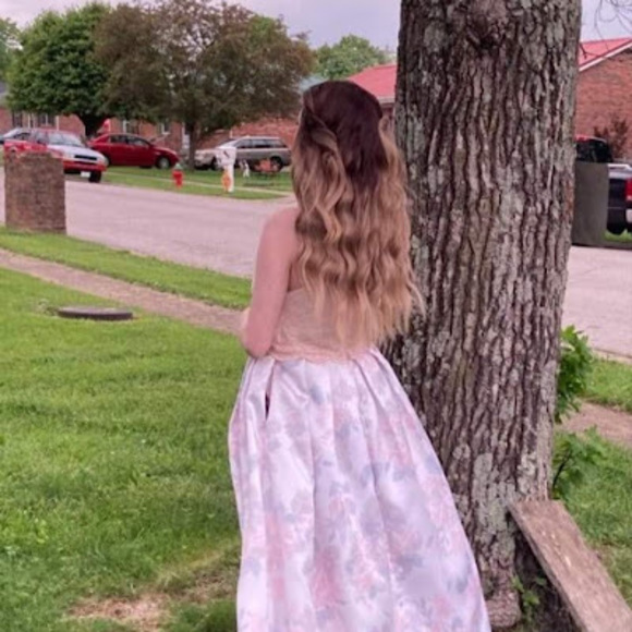 Profile Picture of Catherine Dunn (@catherindunn77) on Poshmark