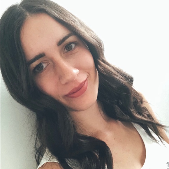 Profile Picture of Gabby Farkosh (@gabbyelizabeth8) on Poshmark