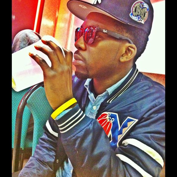 Profile Picture of Leon Singleton (@leonsingketon) on Poshmark