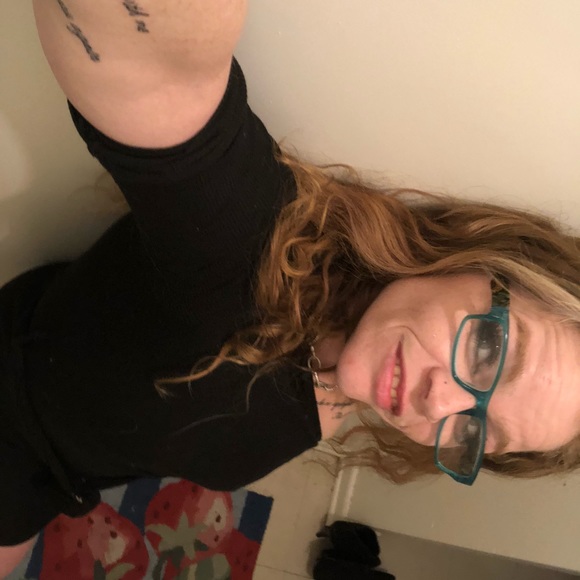 Profile Picture of Dawn Farrell (@farrell0914) on Poshmark