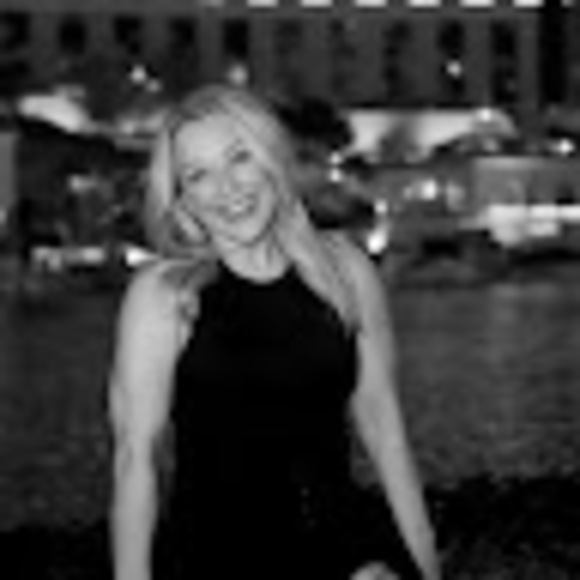 Profile Picture of Nicole Hedlund (@nicole_hedlund) on Poshmark