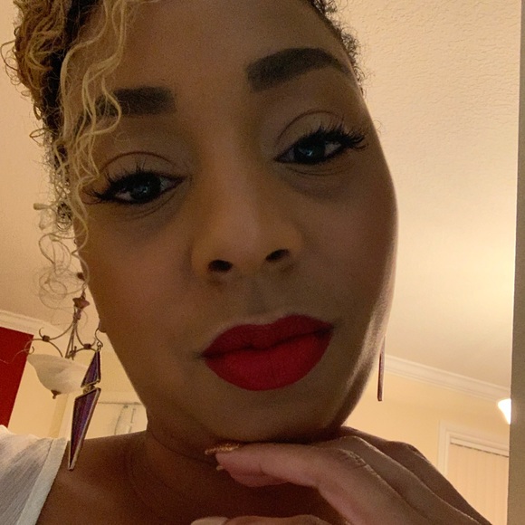 Profile Picture of Jodi-ann James (@jnicola87) on Poshmark