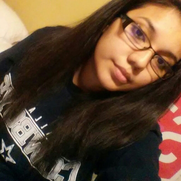 Profile Picture of Daniela Frisby (@nt_nelaentray) on Poshmark
