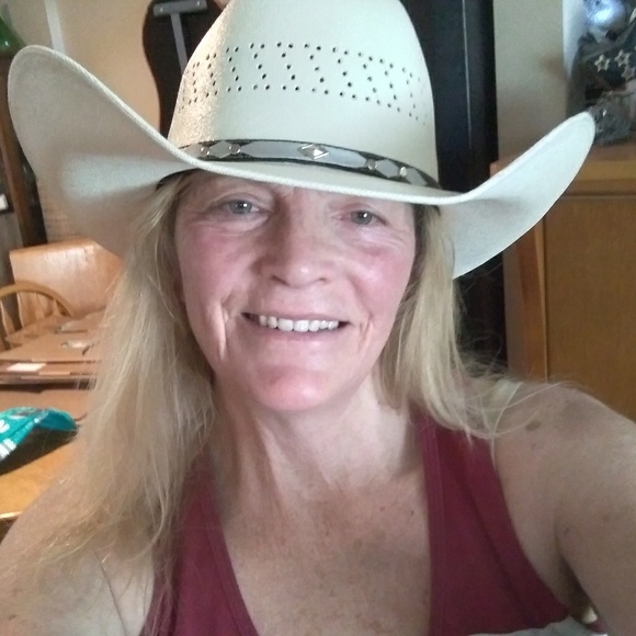 Lawana Bernabo - Poshmark Profile Picture of Lawana Bernabo (@lbernabo) on Poshmark