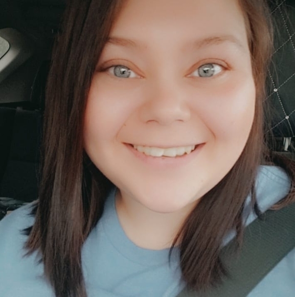 Profile Picture of Ashley Thames (@ashleytheas1) on Poshmark