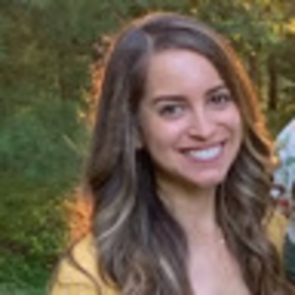 Profile Picture of Ariel Shasteen (@arielshasteen) on Poshmark