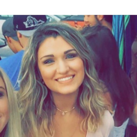 Hunter Schofield - Poshmark Profile Picture of Hunter Schofield (@huntermarieee) on Poshmark