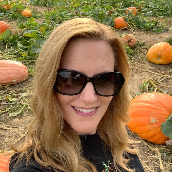 Tanya Gebauer - Poshmark Profile Picture of Tanya Gebauer (@tgebauer) on Poshmark