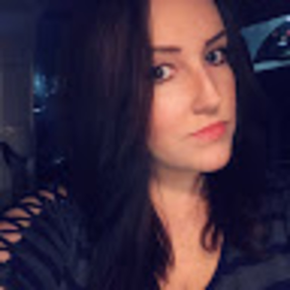 Profile Picture of Sarah-kathryn Bafford (@skbafford) on Poshmark