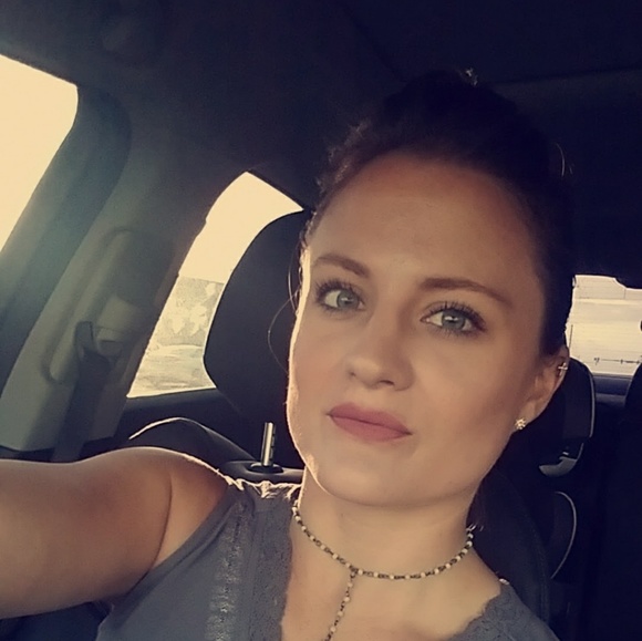 Profile Picture of Kayla Deger (@degerka16) on Poshmark