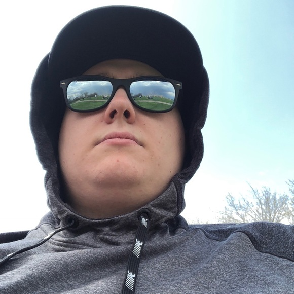 Profile Picture of Michael Skelton (@mskelton42) on Poshmark